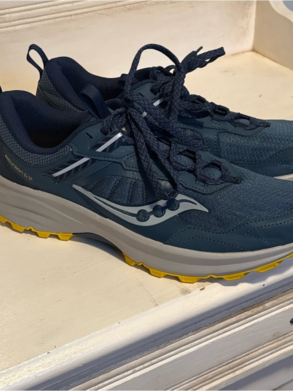 Saucony Mens Excursion TR17 Trail Running Shoes in Dusk Pollen Size 10.5 Sneaker